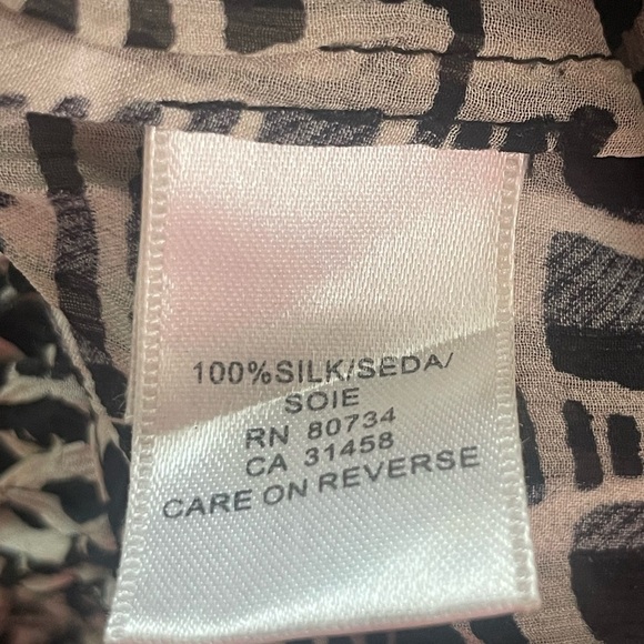 BCBGMaxAzria 10% Silk Boho Peasant Top Smocked Tie Waist Size XS EUC Fits Small - Picture 10 of 13